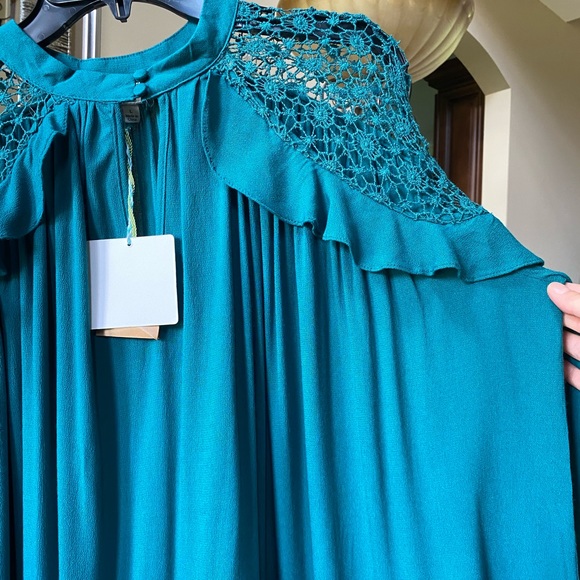 ✨ NEW✨Crochet Detailed Dress - Picture 4 of 8